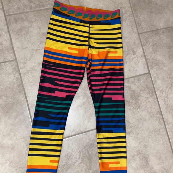 NWOT! NIKE Women Striped Multicolor Graphic Leggings Size S - Picture 5 of 7